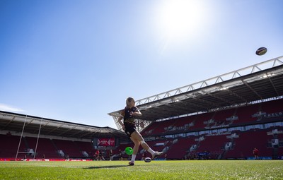 240426 - Wales Women’s Rugby Captain’s Run - Keira Bevan during Captain’s Run at Ashton Gate, ahead of the Women’s 6 Nations match against England