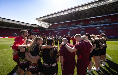 240426 - Wales Women’s Rugby Captain’s Run -The Wales team during Captain’s Run at Ashton Gate, ahead of the Women’s 6 Nations match against England
