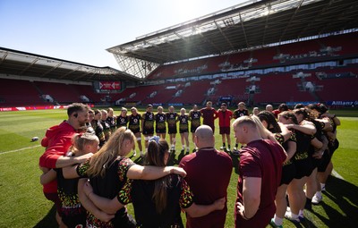240426 - Wales Women’s Rugby Captain’s Run -The Wales team during Captain’s Run at Ashton Gate, ahead of the Women’s 6 Nations match against England