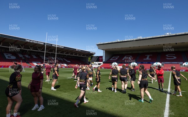 240426 - Wales Women’s Rugby Captain’s Run -The Wales team during Captain’s Run at Ashton Gate, ahead of the Women’s 6 Nations match against England