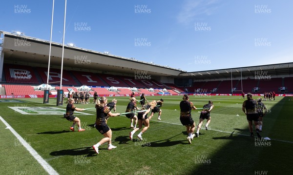 240426 - Wales Women’s Rugby Captain’s Run -The Wales team during Captain’s Run at Ashton Gate, ahead of the Women’s 6 Nations match against England