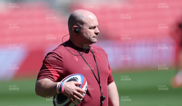 240426 - Wales Women’s Rugby Captain’s Run - Sean Lynn, Wales Women head coach during Captain’s Run at Ashton Gate, ahead of the Women’s 6 Nations match against England