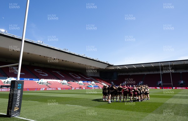 240426 - Wales Women’s Rugby Captain’s Run -The Wales team during Captain’s Run at Ashton Gate, ahead of the Women’s 6 Nations match against England