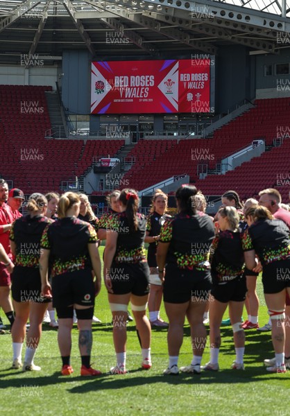 240426 - Wales Women’s Rugby Captain’s Run -The Wales team during Captain’s Run at Ashton Gate, ahead of the Women’s 6 Nations match against England