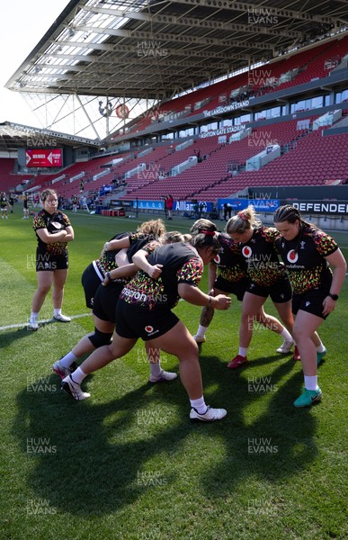 240426 - Wales Women’s Rugby Captain’s Run -The Wales team during Captain’s Run at Ashton Gate, ahead of the Women’s 6 Nations match against England