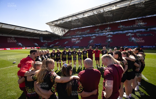 240426 - Wales Women’s Rugby Captain’s Run -The Wales team during Captain’s Run at Ashton Gate, ahead of the Women’s 6 Nations match against England