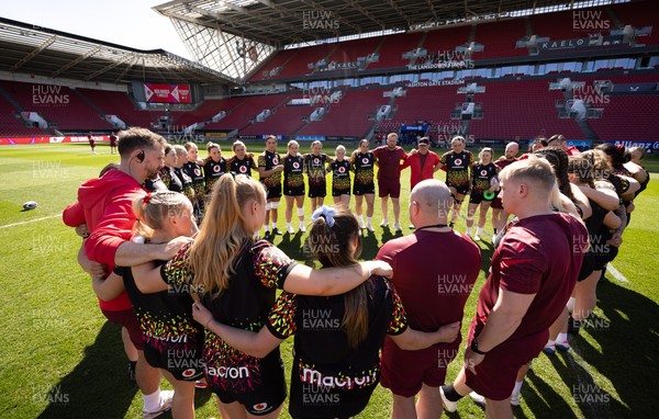 240426 - Wales Women’s Rugby Captain’s Run -The Wales team during Captain’s Run at Ashton Gate, ahead of the Women’s 6 Nations match against England