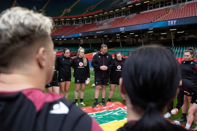 260424 - Wales Women Rugby Captain’s Run - Ioan Cunningham, Wales Women head coach, and Hannah Jones speak to the Wales team during Captain’s Run at the Principality Stadium ahead of Wales’ Guinness Women’s 6 Nations match against Italy