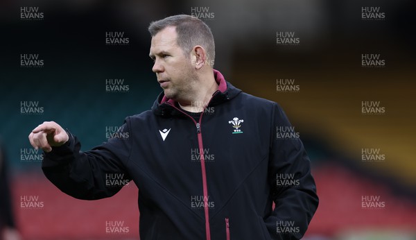 260424 - Wales Women Rugby Captain’s Run - Ioan Cunningham, Wales Women head coach, during Captain’s Run at the Principality Stadium ahead of Wales’ Guinness Women’s 6 Nations match against Italy 