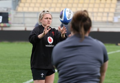 260425 - Wales Women Captains Run - Hannah Bluck during Captains Run ahead of Wales’ final Guinness Women’s Six Nations match against Italy