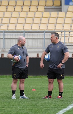 260425 - Wales Women Captains Run - Sean Lynn, Wales Women head coach and Shaun Connor, Wales Women attack coach during Captains Run ahead of Wales’ final Guinness Women’s Six Nations match against Italy