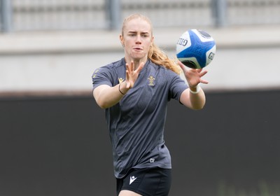 260425 - Wales Women Captains Run - Catherine Richards during Captains Run ahead of Wales’ final Guinness Women’s Six Nations match against Italy