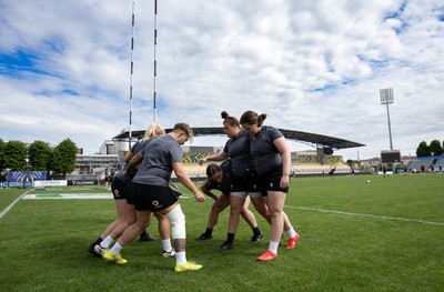 260425 - Wales Women Captains Run - Wales go through scrummage drills during Captains Run ahead of Wales’ final Guinness Women’s Six Nations match against Italy
