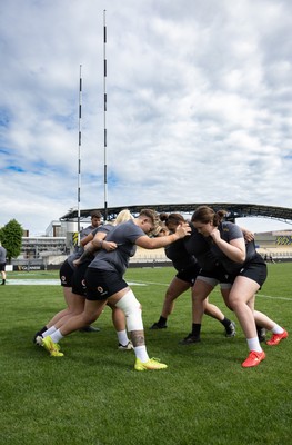 260425 - Wales Women Captains Run - Wales go through scrummage drills during Captains Run ahead of Wales’ final Guinness Women’s Six Nations match against Italy