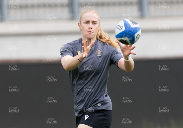 260425 - Wales Women Captains Run - Catherine Richards during Captains Run ahead of Wales’ final Guinness Women’s Six Nations match against Italy