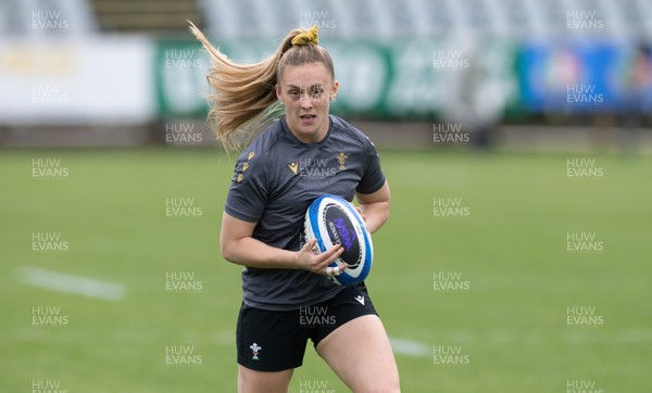 260425 - Wales Women Captains Run - Hannah Jones during Captains Run ahead of Wales’ final Guinness Women’s Six Nations match against Italy