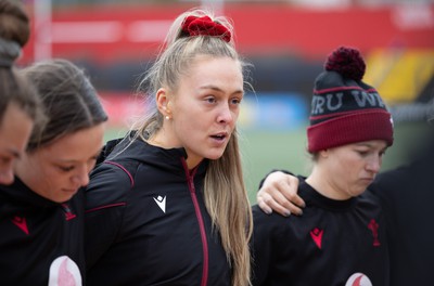 120424 - Wales Women Rugby Walkthrough - Wales captain Hannah Jones during Captain’s Walkthrough and kickers session at Virgin Media Park, Cork, ahead of Wales’ Women’s 6 Nations match against Ireland