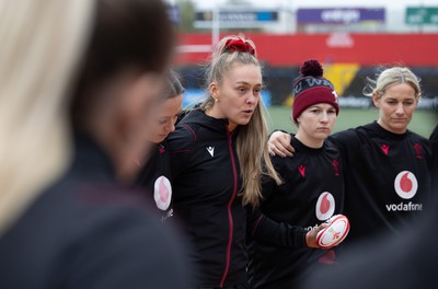 120424 - Wales Women Rugby Walkthrough - Wales captain Hannah Jones during Captain’s Walkthrough and kickers session at Virgin Media Park, Cork, ahead of Wales’ Women’s 6 Nations match against Ireland