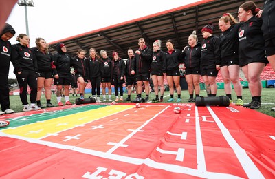 120424 - Wales Women Rugby Walkthrough - Ioan Cunningham, Wales Women head coach, speak to the players during Captain’s Walkthrough and kickers session at Virgin Media Park, Cork, ahead of Wales’ Women’s 6 Nations match against Ireland