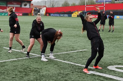 120424 - Wales Women Rugby Walkthrough - The Wales team go through some warm up games during Captain’s Walkthrough and kickers session at Virgin Media Park, Cork, ahead of Wales’ Women’s 6 Nations match against Ireland