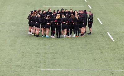 120424 - Wales Women Rugby Walkthrough - The Wales team huddle up during Captain’s Walkthrough and kickers session at Virgin Media Park, Cork, ahead of Wales’ Women’s 6 Nations match against Ireland