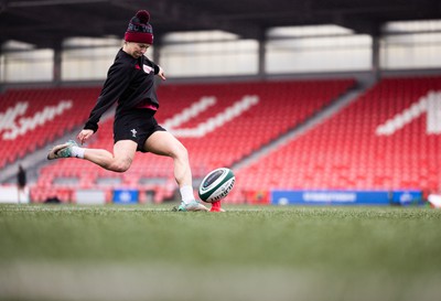 120424 - Wales Women Rugby Walkthrough - Keira Bevan during the kickers session at Virgin Media Park, Cork, ahead of Wales’ Women’s 6 Nations match against Ireland