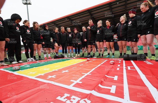 120424 - Wales Women Rugby Walkthrough - Ioan Cunningham, Wales Women head coach, speak to the players during Captain’s Walkthrough and kickers session at Virgin Media Park, Cork, ahead of Wales’ Women’s 6 Nations match against Ireland