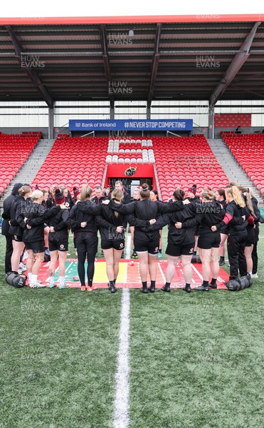 120424 - Wales Women Rugby Walkthrough - Ioan Cunningham, Wales Women head coach, speak to the players during Captain’s Walkthrough and kickers session at Virgin Media Park, Cork, ahead of Wales’ Women’s 6 Nations match against Ireland