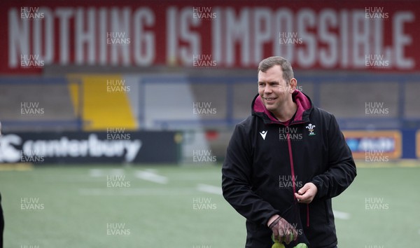 120424 - Wales Women Rugby Walkthrough - Ioan Cunningham, Wales Women head coach, during Captain’s Walkthrough and kickers session at Virgin Media Park, Cork, ahead of Wales’ Women’s 6 Nations match against Ireland