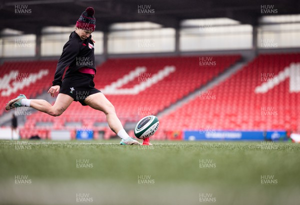 120424 - Wales Women Rugby Walkthrough - Keira Bevan during the kickers session at Virgin Media Park, Cork, ahead of Wales’ Women’s 6 Nations match against Ireland