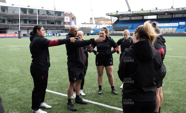 220324 - Wales Women Captain’s Walkthrough - Mike Hill, Wales Women forwards coach, works with the forwards during Captain’s Walkthrough ahead of their opening Women’s 6 Nations match against Scotland