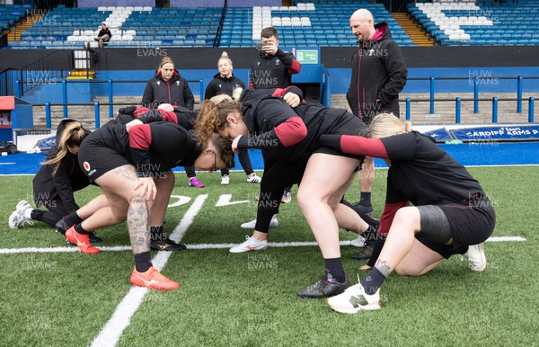220324 - Wales Women Captain’s Walkthrough - Mike Hill, Wales Women forwards coach, works with the forwards during Captain’s Walkthrough ahead of their opening Women’s 6 Nations match against Scotland