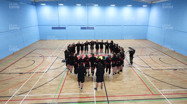 290324 - Wales Women Rugby Walkthrough  - The Wales team huddle up during Captain’s Walkthrough ahead of the Guinness Women’s 6 Nations match against England The session took place indoors due to torrential rain