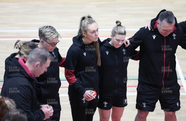 290324 - Wales Women Rugby Walkthrough  - Hannah Jones speaks to the players during Captain’s Walkthrough ahead of the Guinness Women’s 6 Nations match against England The session took place indoors due to torrential rain