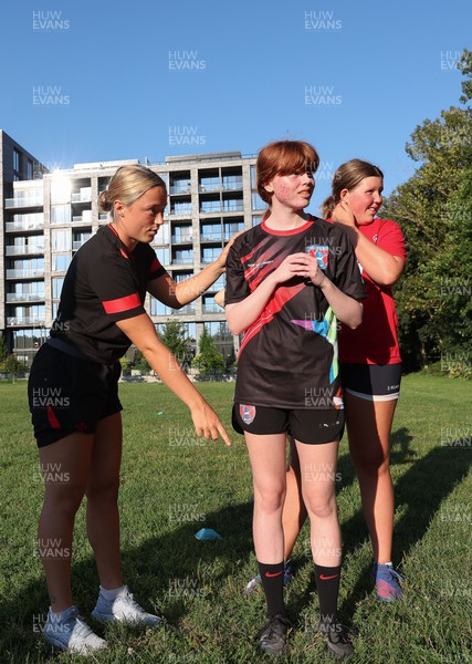 250822 - Wales Women Rugby Community Engagement in Canada - Wales’ Alisha Butchers coaches a line out lift session while working with Halifax RFC Junior Girls during a training session in Halifax, Canada