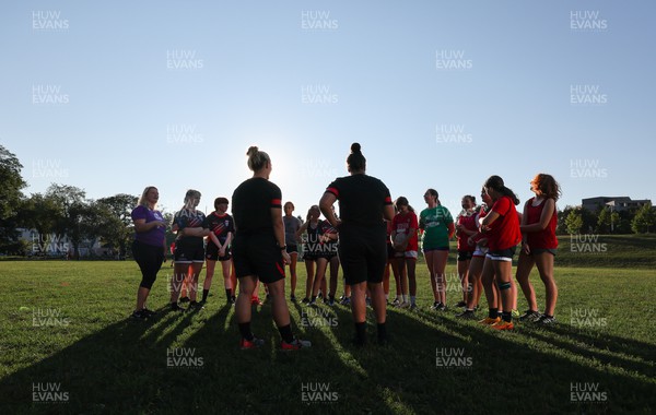 250822 - Wales Women Rugby Community Engagement in Canada - Wales’ Kerin Lake and Carys Phillips chat with Halifax RFC Junior Girls during a training session in Halifax, Canada