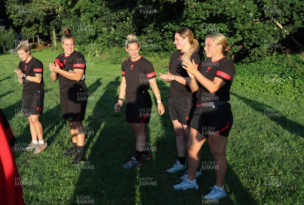 250822 - Wales Women Rugby Community Engagement in Canada - Wales’ Keira Bevan, Carys Phillips, Kerin Lake, Gwen Crabb and Alisha Butchers chat with Halifax RFC Junior Girls during a training session in Halifax, Canada