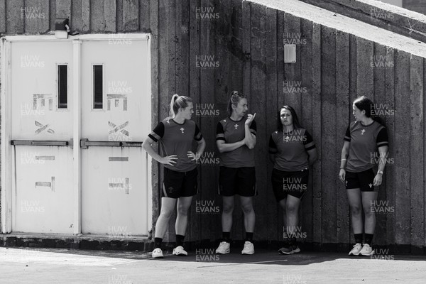270822 - Wales Women Final Walkthrough - The Wales Women rugby team go through their final walkthrough ahead of the match against Canada on the roof of the team hotel