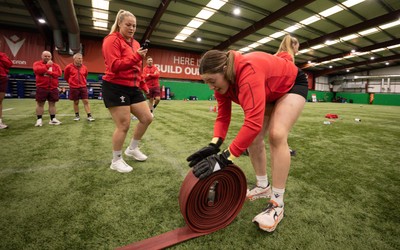 040526 - Wales Women Rugby with South Wales Fire Service - Wales International Squad member and South Wales Fire Service fire fighter Jenni Scoble brings her colleagues from Blue Watch Roath to meet and take part in team building with her Wales team members Gwen Crabb takes part in the team exercise
