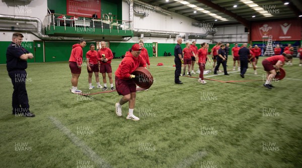 040526 - Wales Women Rugby with South Wales Fire Service - Wales International Squad member and South Wales Fire Service fire fighter Jenni Scoble brings her colleagues from Blue Watch Roath to meet and take part in team building with her Wales team members Donna Rose takes part in the team exercise