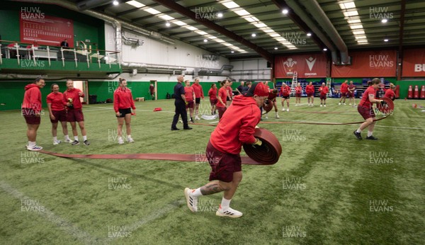 040526 - Wales Women Rugby with South Wales Fire Service - Wales International Squad member and South Wales Fire Service fire fighter Jenni Scoble brings her colleagues from Blue Watch Roath to meet and take part in team building with her Wales team members Donna Rose takes part in the team exercise