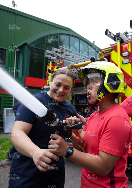 040526 - Wales Women Rugby with South Wales Fire Service - Wales International Squad member and South Wales Fire Service fire fighter Jenni Scoble brings her colleagues from Blue Watch Roath to meet and take part in team building with her Wales team members Jenni Scoble explains the hose operation to Jenna De Vera