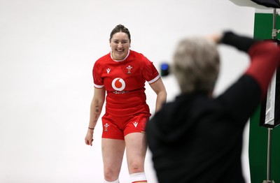 170325 - Wales Women Rugby  Squad Portraits Behind the scenes - Gwen Crabb