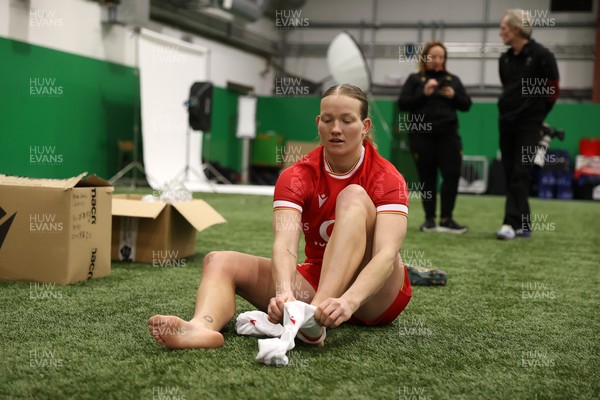 170325 - Wales Women Rugby  Squad Portraits Behind the scenes - Carys Cox