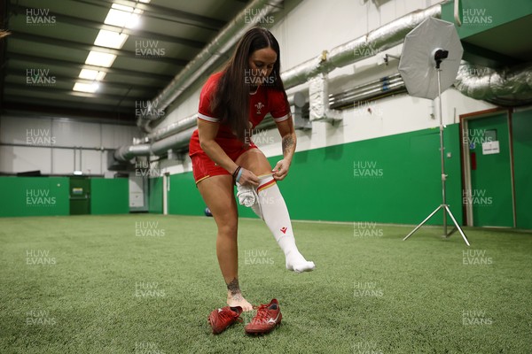 170325 - Wales Women Rugby  Squad Portraits Behind the scenes - Ffion Lewis