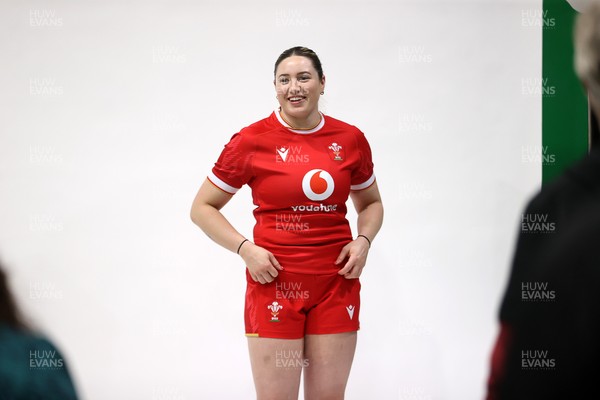 170325 - Wales Women Rugby  Squad Portraits Behind the scenes - Gwen Crabb