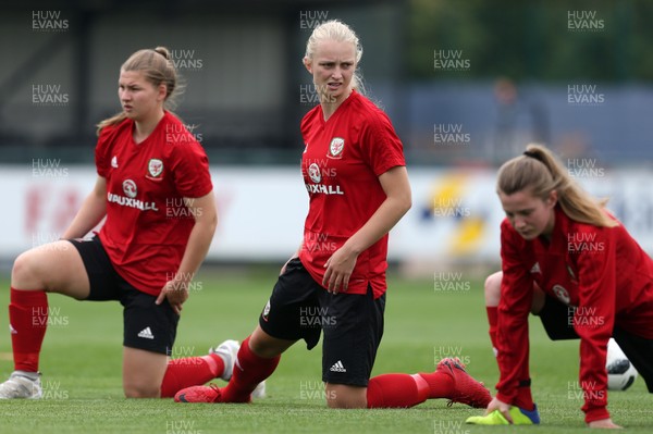 040618 - Wales Women Football Training - Rhiannon Roberts during training