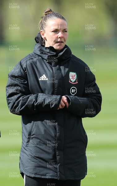 060421 Wales Women Football Training Session - Assistant coach Loren Dykes during training session ahead of their match against Canada