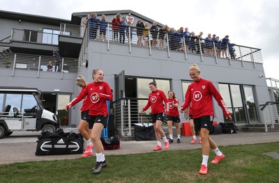 160921 - Wales Women Football Training Session - Pupils from Dolau Primary School, Llanharan, cheer on members of the Wales Women's Football team as they come out for a training session  ahead of their opening 2023 FIFA Women’s World Cup Qualifying Round matches against Kazakhstan and Estonia