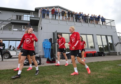 160921 - Wales Women Football Training Session - Pupils from Dolau Primary School, Llanharan, cheer on members of the Wales Women's Football team as they come out for a training session  ahead of their opening 2023 FIFA Women’s World Cup Qualifying Round matches against Kazakhstan and Estonia